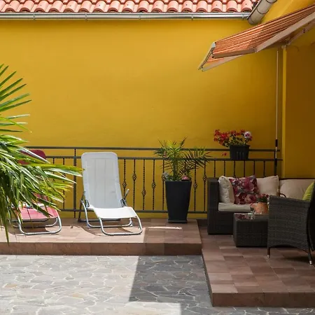 Dea Semesterbostad *