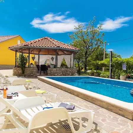 Semesterbostad Dea *